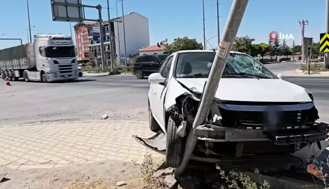 Aksaray'da otomobil ile motosiklet çarpıştı: 1 ağır yaralı