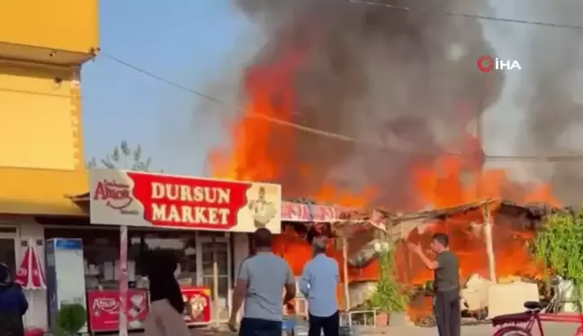 Markette korkutan yangın: Alevlere teslim olan market küle döndü