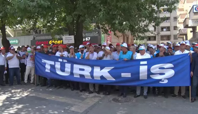 Türk-İş, Ekonomik Sorunlara Dikkat Çekmek İçin Eylem Düzenledi