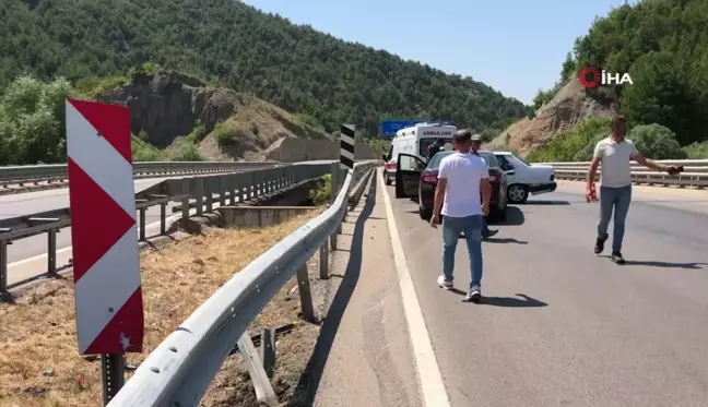 Amasya'da 2 otomobil çarpıştı: 1'i çocuk 3 yaralı