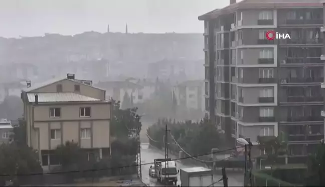 İstanbul'da Silivri'de yaz yağmuru, kısa süreli sağanak yağış etkili oldu