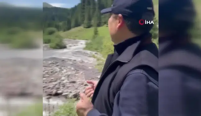 Kırgızistan Cumhurbaşkanı Caparov Dağda Çöp Topladı
