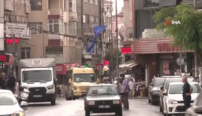 Küçükçekmece'de kısa süreli sağanak yağış etkili oldu