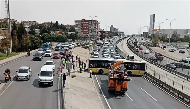 Avcılar'da İETT otobüsü kaza yaptı, D-100 kara yolu yeniden açıldı