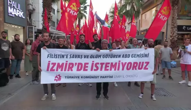 TKP Üyeleri ABD Gemisine İzmir Limanı'nda Protesto Düzenledi