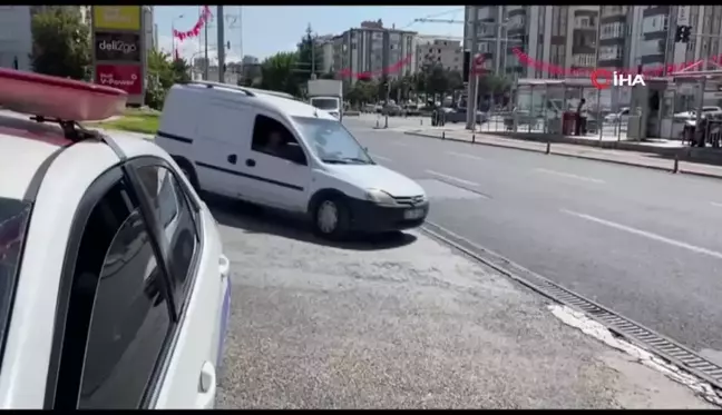 Kamyonetle motosiklet çarpıştı: 1 ağır yaralı