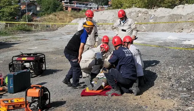 Zonguldak'ta Maden Kurtarma Yarışması Öncesi Deprem Tatbikatı Düzenlendi