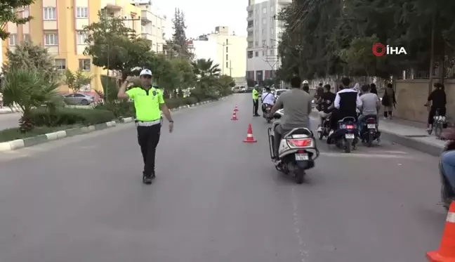 Kilis'te Okul Önlerinde Sıkı Polis Denetimi