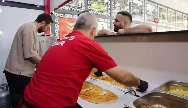 1,5 Metrelik Döner Yarışmasında Kazanan 5 Bin TL Ödül Aldı