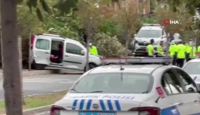 Büyükçekmece'de Polisten Kaçan Araç Kaza Yaptı: 2 Gözaltı