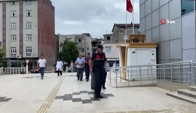 Ehliyetsiz Motosiklet Sürücüsüne Ceza Yazdığı İçin Polis Memuruna Sandalye ile Saldırdılar