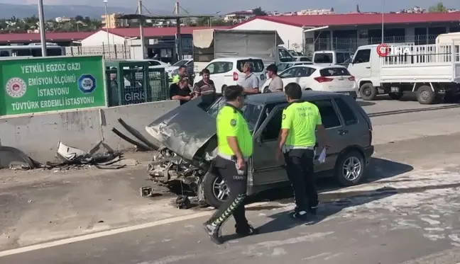 Muayene Sırasındaki Araca Çarpan Otomobilde 2 Yaralı