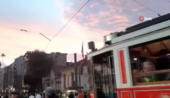 Taksim'de Kartpostallık Gün Batımı Manzarası