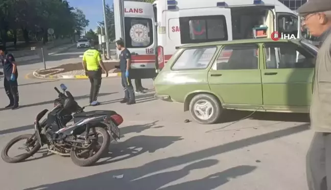 Çorum'da Otomobil ve Motosiklet Çarpıştı: 2 Yaralı