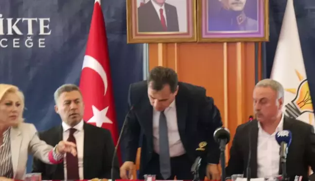 AK Parti Genel Başkan Yardımcısı Fatih Şahin Hastaneye Kaldırıldı