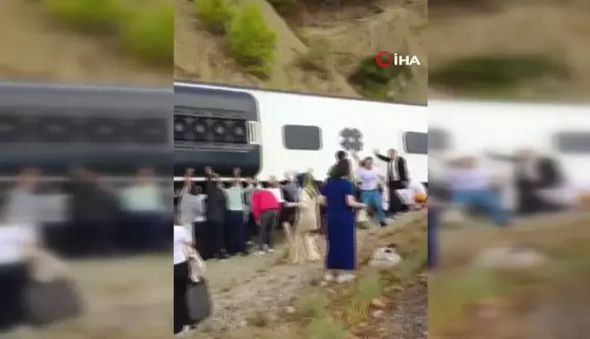 Isparta-Antalya Yolunda Otobüs Devrildi: 8 Yaralı