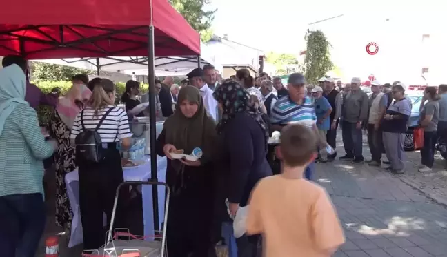 Hazret-i Mevlana'nın Doğum Yıldönümünde Halka İkram