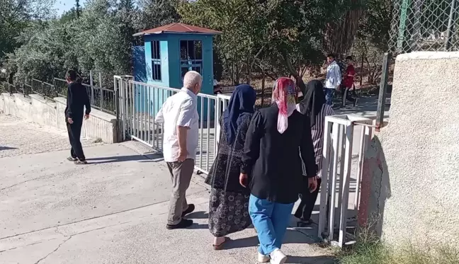 Osmaniye'de Temizlik İşçileri Düşük Ücretlere Tepki Gösterdi