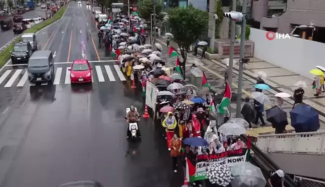 Tokyo'da İsrail'in Gazze'deki Katliamına Karşı Protesto Yürüyüşü Düzenlendi