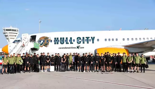 Hull City Antalya'ya Özel Uçakla İndi