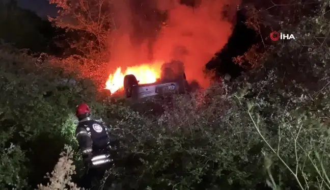 Takla Atan Otomobil Alev Alev Yandı, Sürücü ve Eşi Pencereden Kurtuldu