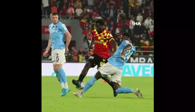 Göztepe, Trabzonspor'u 2-1 Yenerek 3 Puan Aldı