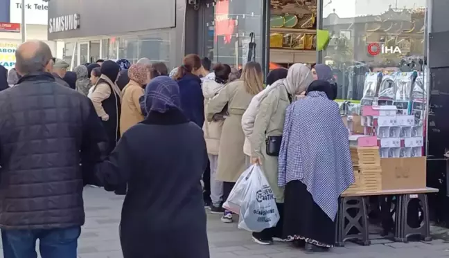 Düzce'de İndirimli Ürünler İçin İzdiham