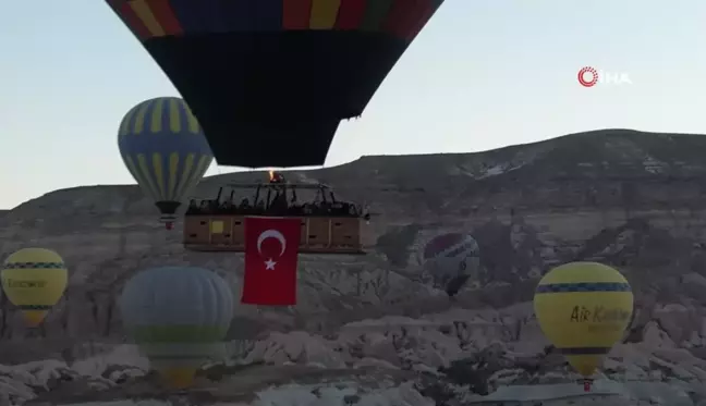 Kapadokya'da 29 Ekim Coşkusu Sıcak Hava Balonları ile Kutlandı