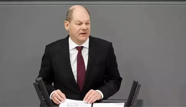 Almanya Başbakanı Olaf Scholz, Güvenoyuna Gidiyor