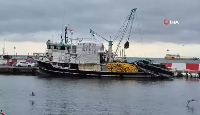 Marmara Denizi'nde Şiddetli Poyraz Fırtınası Ulaşımı Olumsuz Etkiliyor