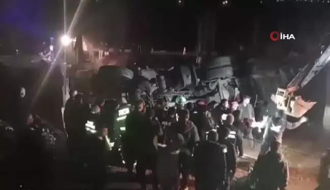 Malatya'da Trafik Kazasında 2 Polis Tırın Altında Kaldı