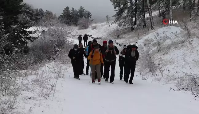 Doğaseverler Kar ve Sis Altında 22,5 Kilometre Yürüdü