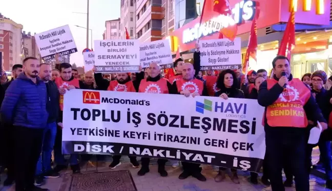 Eskişehir'de İşçilerden Mcdonald's Önünde Oturma Eylemi