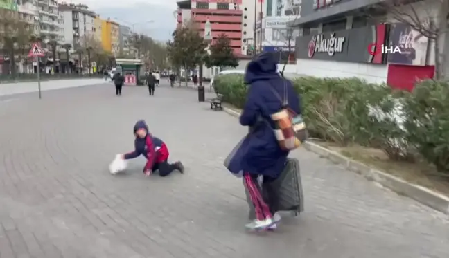 Bursa'da Şiddetli Fırtına Hayatı Felç Etti