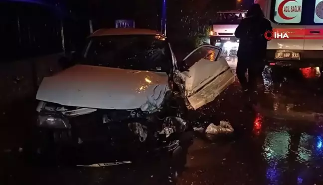 Yağmurda Kayganlaşan Yolda Trafik Kazası: 3 Yaralı