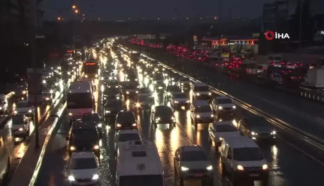 İstanbul'da Trafik Yoğunluğu Yüzde 90'a Ulaştı