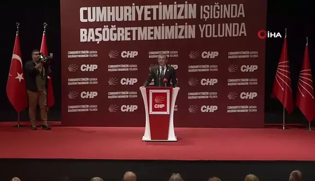 CHP Genel Başkanı Özel, Öğretmenlerle Buluştu: 'Maaşlar Eşitlenecek'