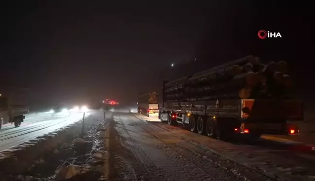 Ilgaz Dağı'nda Kar Yağışı Trafiği Kilitledi