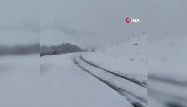 Elazığ'da Kapalı Yolların Açılması İçin Çalışmalar Devam Ediyor