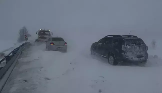 Kayseri ve Nevşehir'de Yoğun Kar Yağışı Nedeniyle Eğitime Ara Verildi