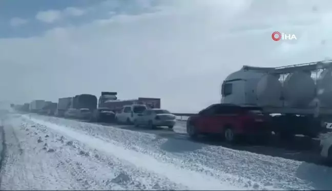 Konya'da Kar Yağışı Ulaşımı Aksatıyor