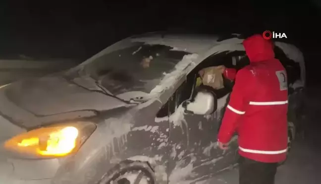 Türk Kızılay, Erzurum'da Yolculara Yardım Eli Uzattı