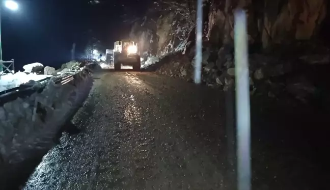 Giresun'da Heyelan Sonrası Kapalı Yol Ulaşıma Açıldı