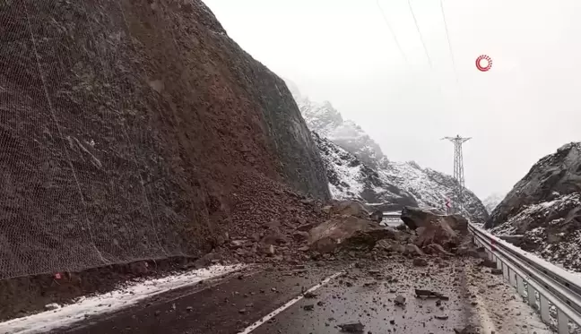 Artvin-Yusufeli Karayolu Heyelan Nedeniyle Ulaşıma Kapandı