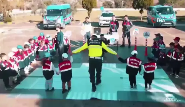 Jandarma'dan Çine'de Anaokulu Öğrencilerine Trafik Eğitimi