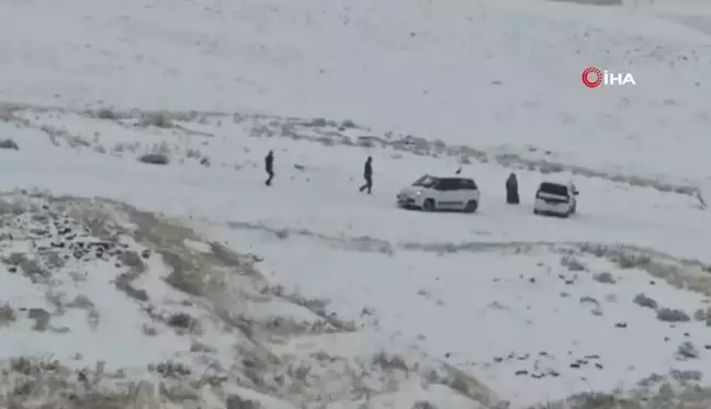 Van'da Kar ve Buz Dolu Yol Şartları, Uçak Seferlerini İptal Etti