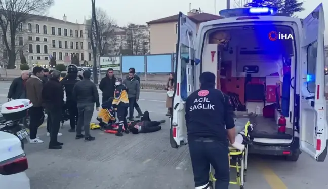 Bolu'da Motosiklet ile Otomobil Çarpıştı: 1 Yaralı