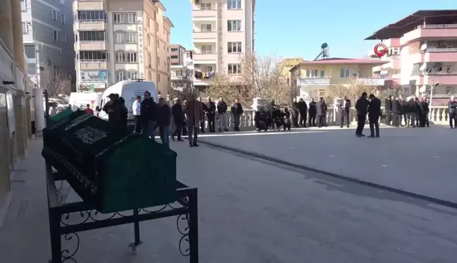 Şiddetli Fırtınada Yıkılan Duvarın Altında Kalan Baba Hayatını Kaybetti