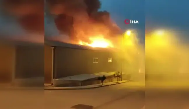 Hatay'da Mobilya Fabrikasında Yangın