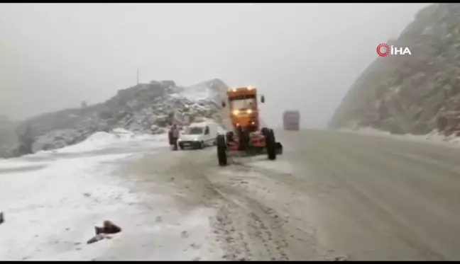 Antalya'da Kar Yağışı Başladı, Kar Kalınlığı 10 Santimetreye Ulaştı